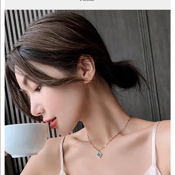 💎BOGO‼️ Clover leaf Double Side Rose Gold Necklace women jewelry - Picture 9 of 11